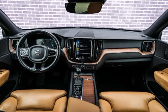 Volvo XC60 (2017) thumbnail 7