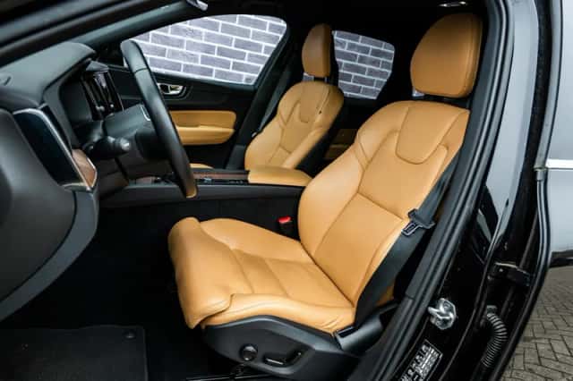 Volvo XC60 (2017) thumbnail 8