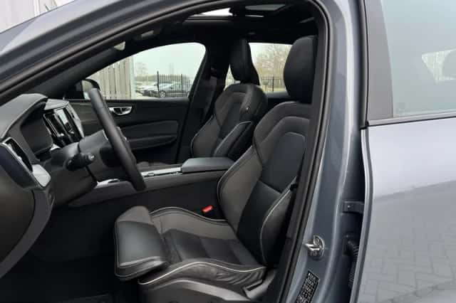 Volvo XC60 (2022) thumbnail 5