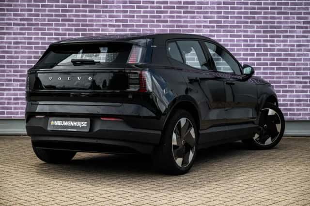 Volvo EX30 (2024) thumbnail 2