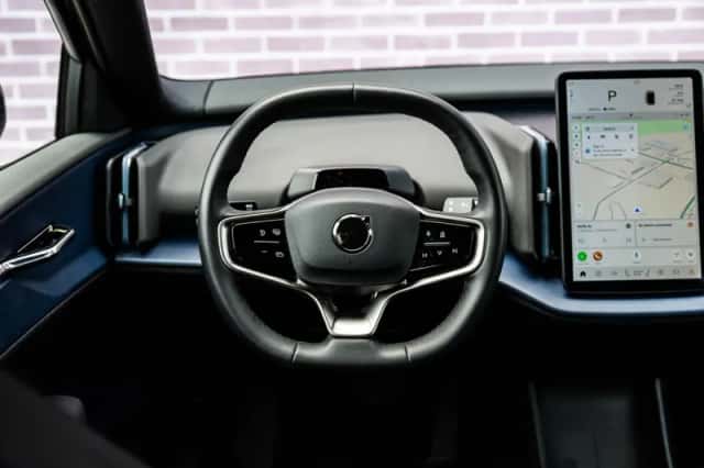 Volvo EX30 (2024) thumbnail 3