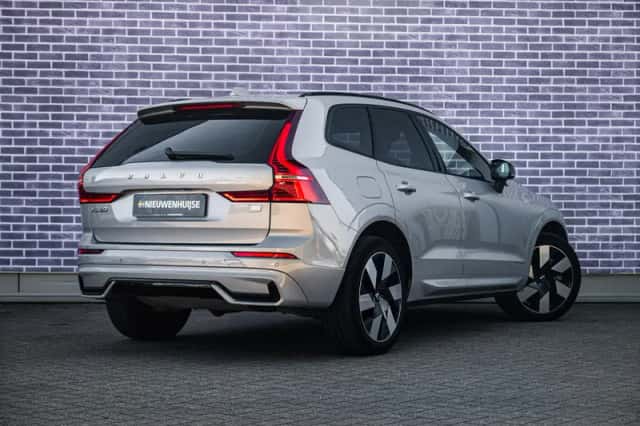 Volvo XC60 (2023) thumbnail 2