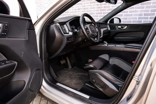 Volvo XC60 (2023) thumbnail 17