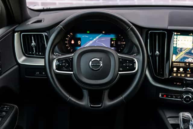 Volvo XC60 (2023) thumbnail 3