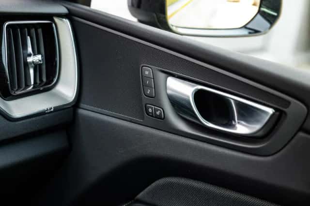 Volvo XC60 (2023) thumbnail 23