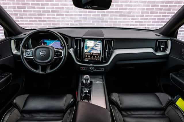 Volvo XC60 (2023) thumbnail 5