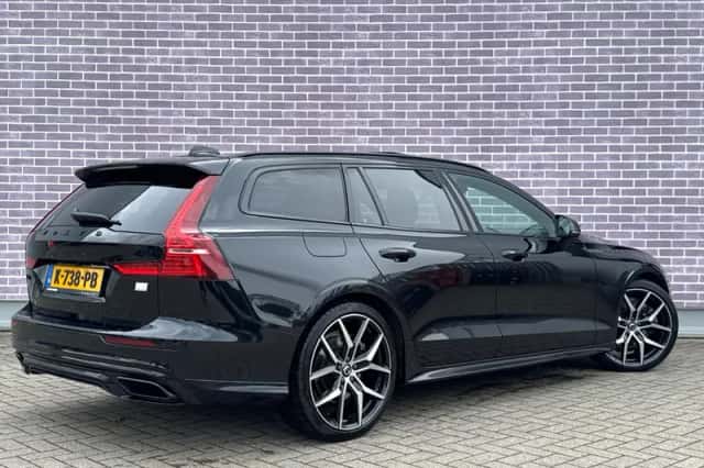 Volvo V60 (2021) thumbnail 2