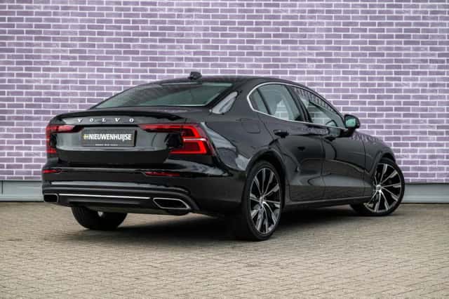 Volvo S60 (2022) thumbnail 2