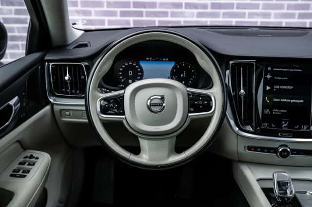 Volvo S60 (2022) thumbnail 3