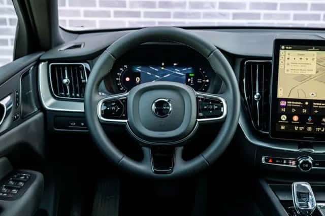 Volvo XC60 (2025) thumbnail 3