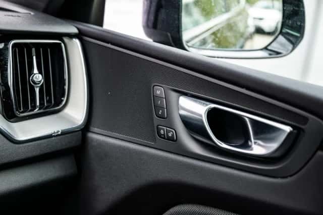 Volvo XC60 (2024) thumbnail 24