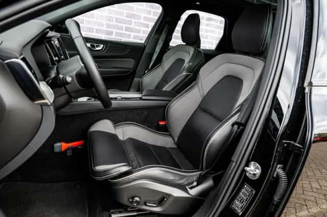 Volvo XC60 (2024) thumbnail 7