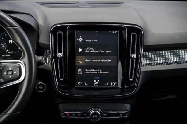 Volvo XC40 (2018) thumbnail 12