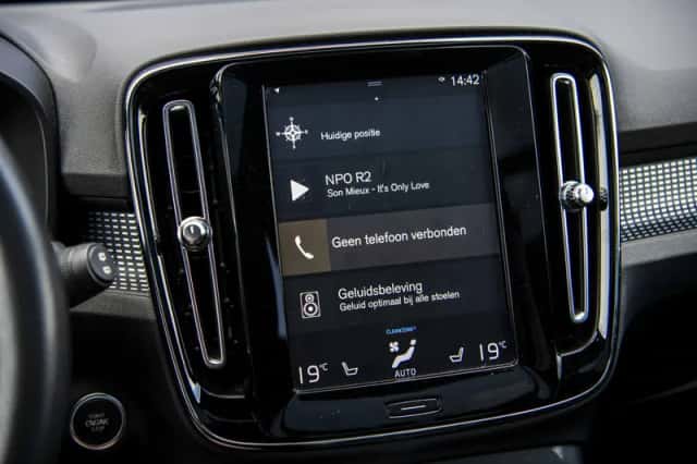 Volvo XC40 (2018) thumbnail 18