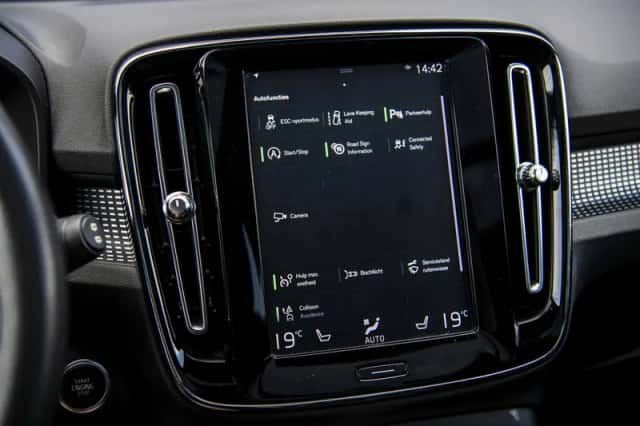 Volvo XC40 (2018) thumbnail 19