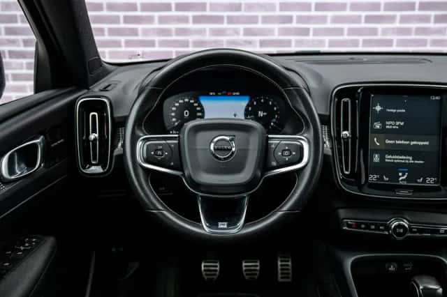 Volvo XC40 (2018) thumbnail 3