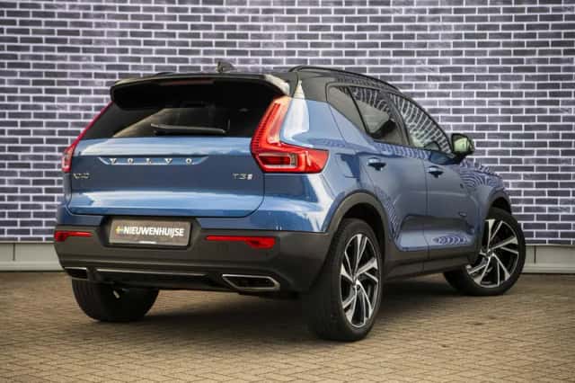 Volvo XC40 (2018) thumbnail 3