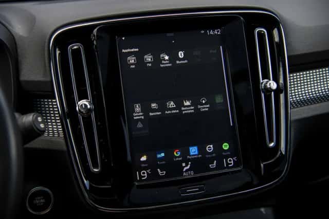 Volvo XC40 (2018) thumbnail 21