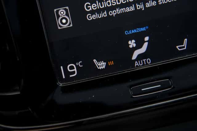 Volvo XC40 (2018) thumbnail 22