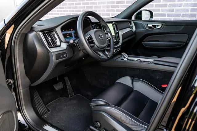Volvo XC60 (2023) thumbnail 16
