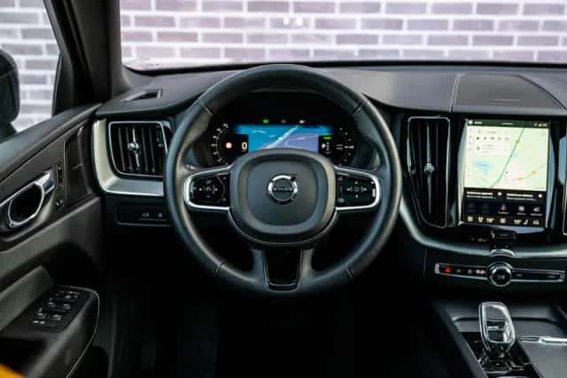 Volvo XC60 (2023) thumbnail 3