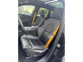 Volvo XC60 (2023) thumbnail 4