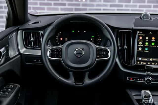 Volvo XC60 (2024) thumbnail 3