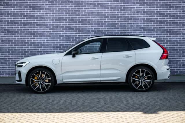 Volvo XC60 (2024) thumbnail 4