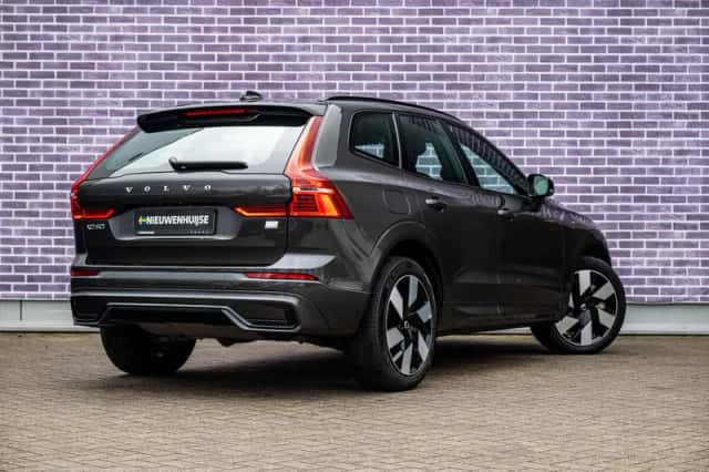 Volvo XC60 (2023) thumbnail 3