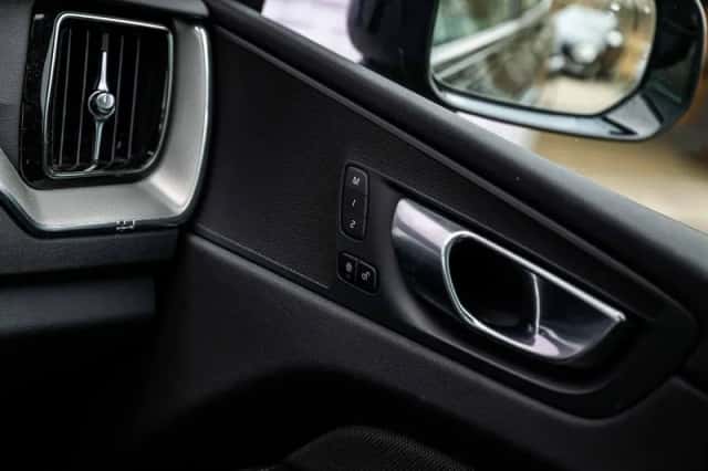 Volvo XC60 (2023) thumbnail 24