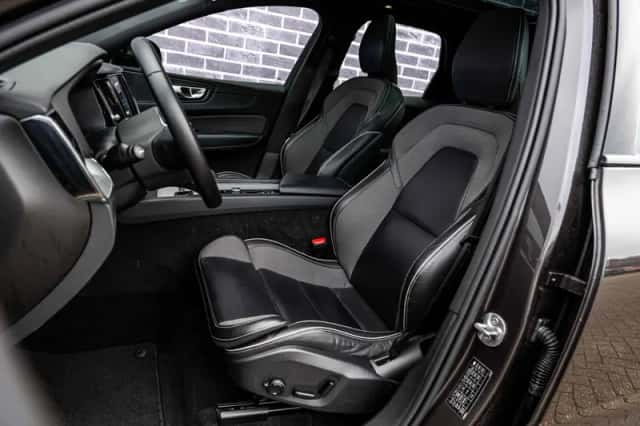 Volvo XC60 (2023) thumbnail 7