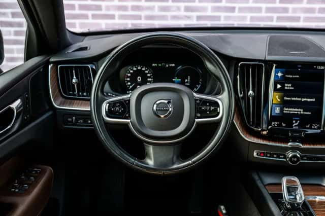 Volvo XC60 (2020) thumbnail 4