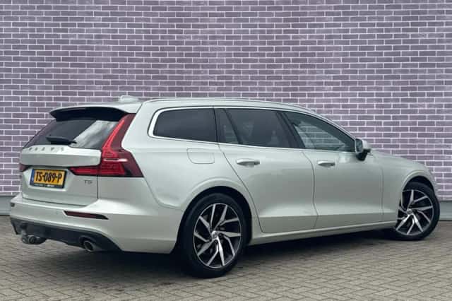 Volvo V60 (2018) thumbnail 4