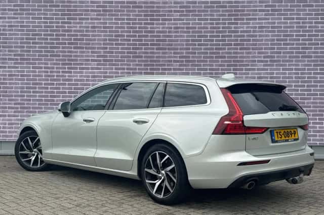 Volvo V60 (2018) thumbnail 4