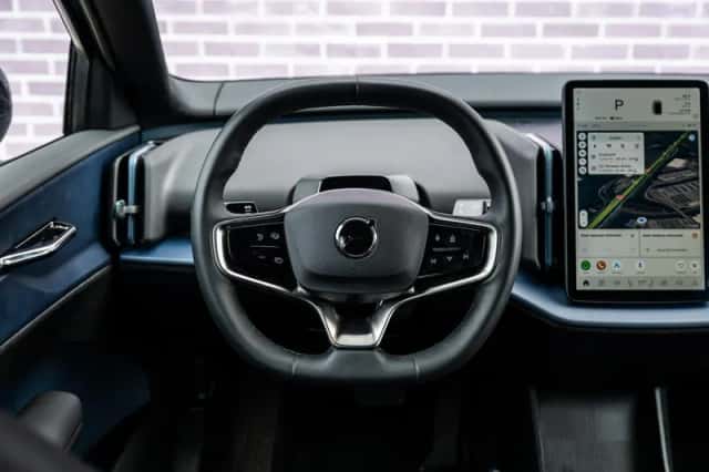 Volvo EX30 (2024) thumbnail 5
