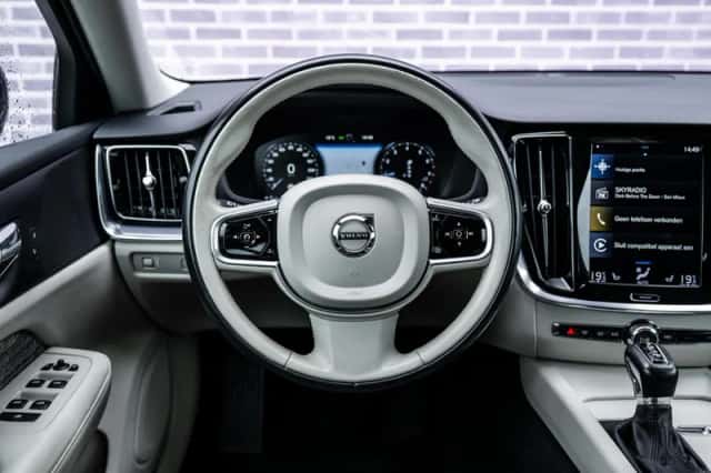 Volvo V60 (2019) thumbnail 5