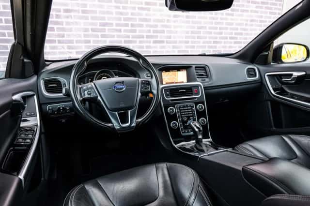 Volvo V60 (2017) thumbnail 13