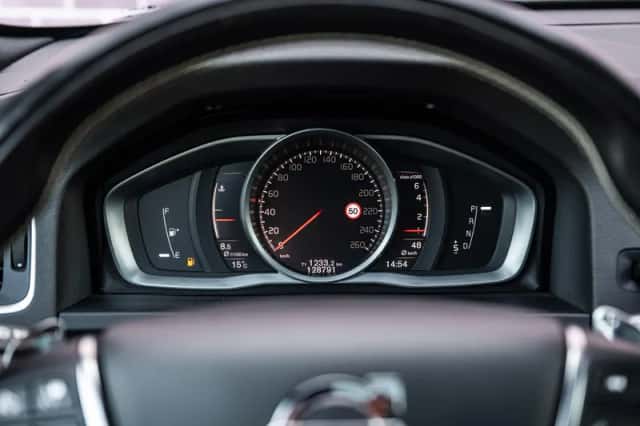 Volvo V60 (2017) thumbnail 15