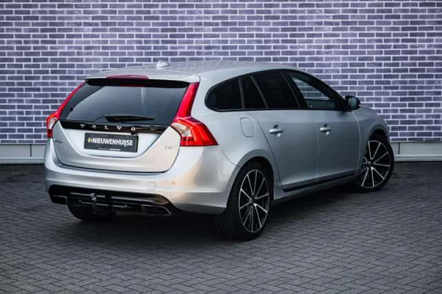 Volvo V60 (2017) thumbnail 18