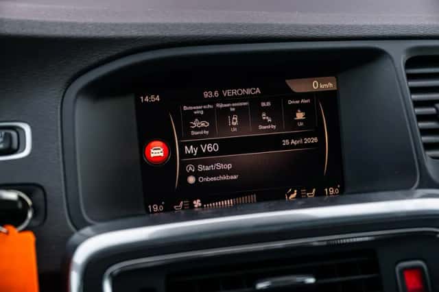 Volvo V60 (2017) thumbnail 22
