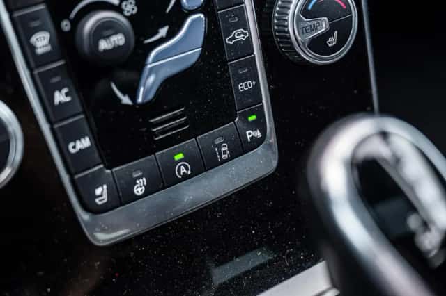 Volvo V60 (2017) thumbnail 30