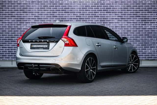 Volvo V60 (2017) thumbnail 4
