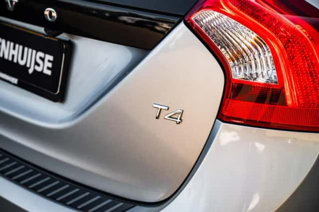 Volvo V60 (2017) thumbnail 35