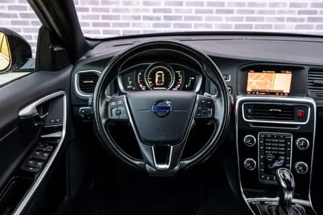 Volvo V60 (2017) thumbnail 5