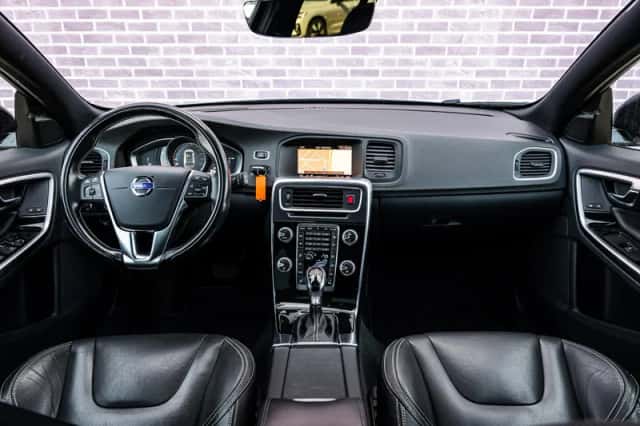 Volvo V60 (2017) thumbnail 7