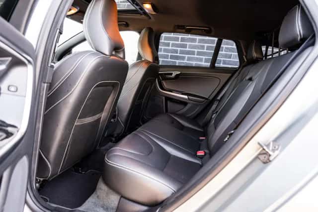 Volvo V60 (2017) thumbnail 10