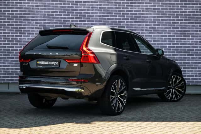 Volvo XC60 (2021) thumbnail 2