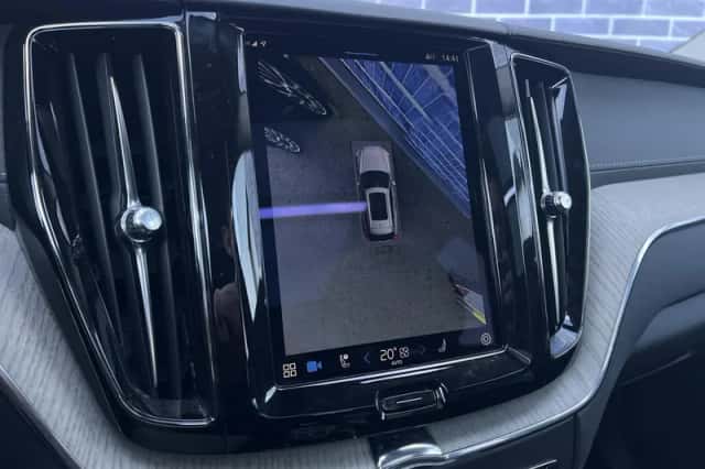Volvo XC60 (2021) thumbnail 5