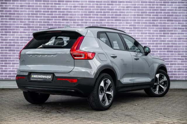 Volvo XC40 (2025) thumbnail 2