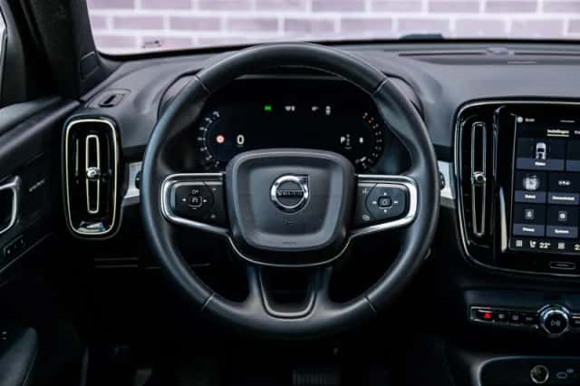 Volvo XC40 (2025) thumbnail 3